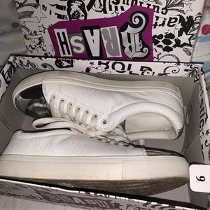 White sneakers with a hint of sliver ( women’s )